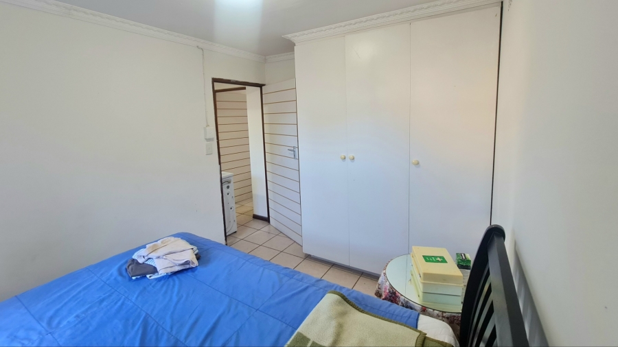 5 Bedroom Property for Sale in Hornlee East Western Cape